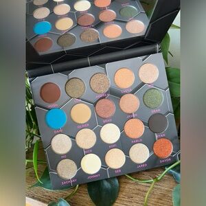 Eyeshadow pallete